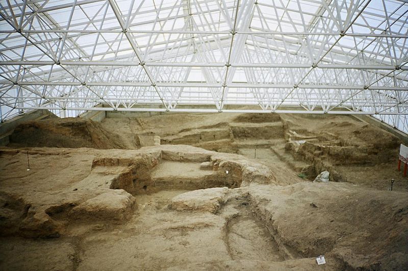 Çatalhöyük déli részének feltárása, 2003. Forrás: Wikimedia Commons