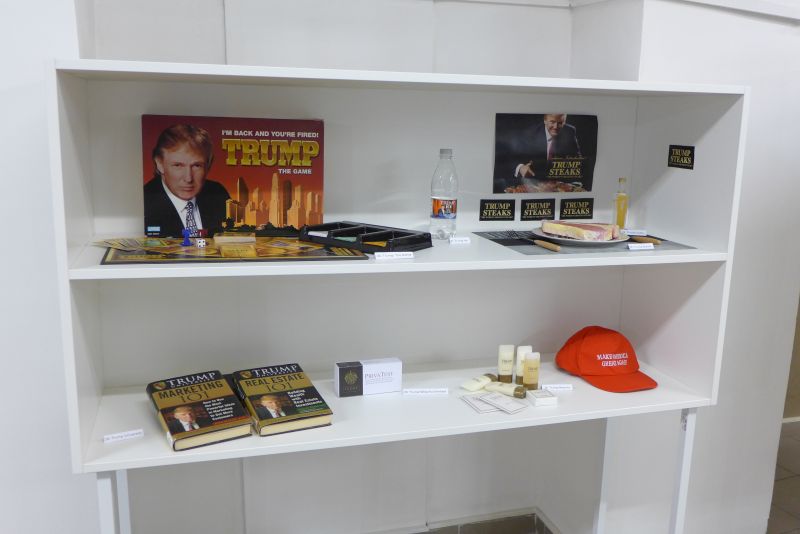 Trump-vitrin, Museum of Failure, Budapest