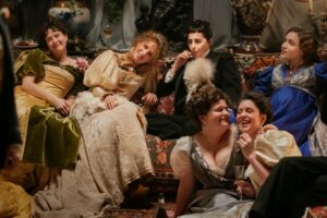 Sandrine Kiberlain és Amira Kasar, Az isteni Sarah Bernhardt. Forrás: Les Films du Kiosque / Cirko Film