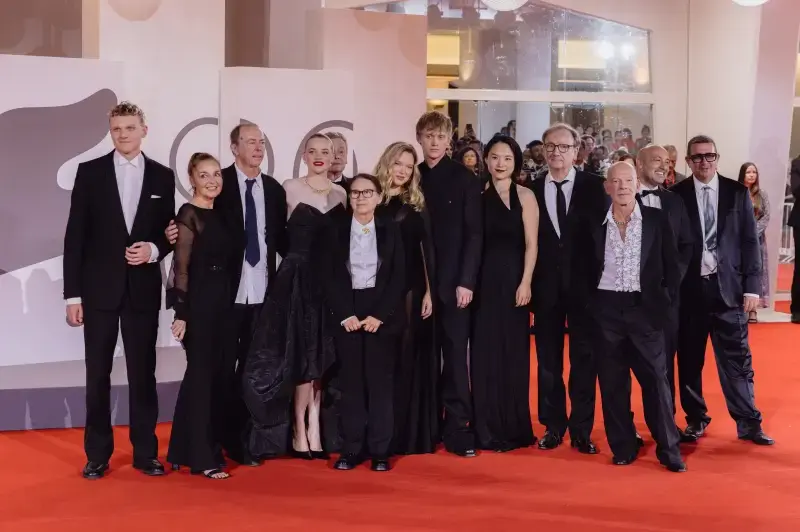 A Csendes barát stábja a Velencei Filmfesztiválon. Fotó: Luca Fazzorali