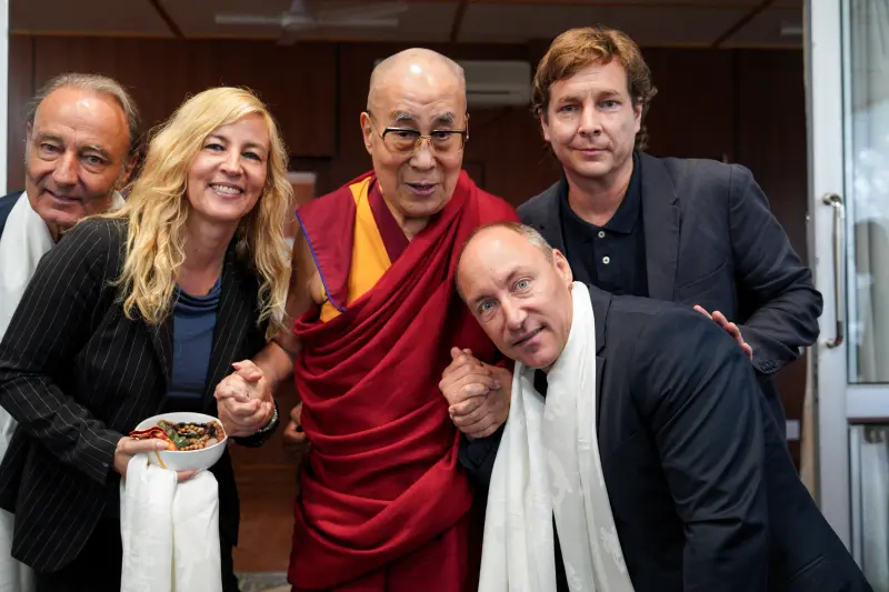 A Dalai Láma - A boldogság tanítása című film alkotói. Fotó: Das Kollektiv GmbH