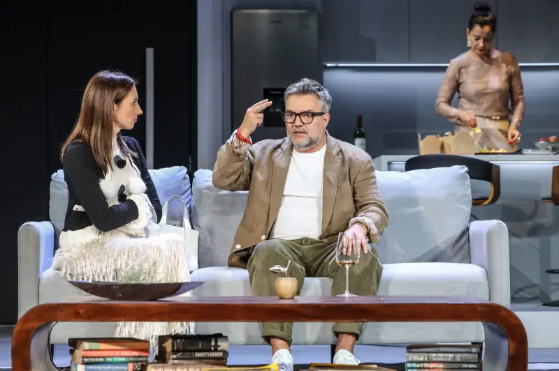 Balla Eszter, Hevér Gábor és Parti Nóra a Tiszta őrületben. Fotó: Horváth Judit / Centrál Színház