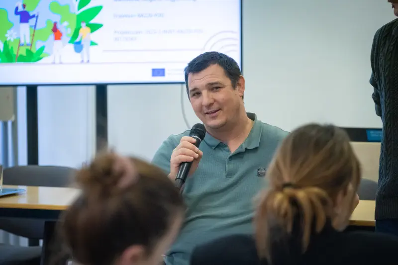 Papp Szabolcs, szóvivő, Nem Adom Fel Alapítvány, Be a Volunteer projektzáró esemény, ELTE Bárczi Gusztáv Gyógypedagógiai Kar, 2026. január 30. Fotó: Nem Adom Fel Alapítvány