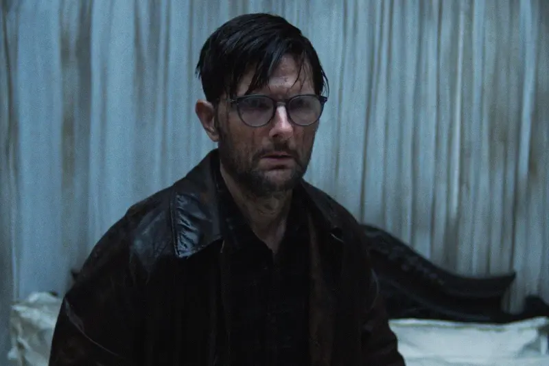 Adam Scott a Hokum című filmben. Forrás: ADS Service