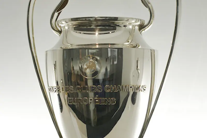 Trofeo_UEFA_Champions_League UEFA Bajnokok Ligája trófea. Fotó: David Flores / Wikimedia Commons