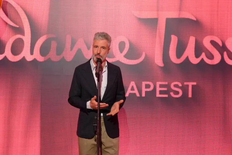 Marosi Viktor, az InStyle Men főszerkesztője, a Madame Tussauds Budapestben, 2026. május 21-én