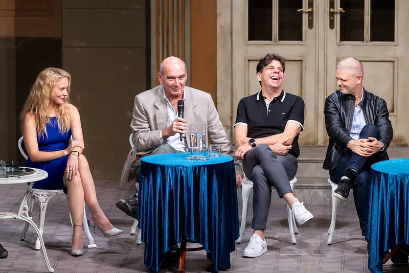 Czakó Julianna, Szervét Tibor, Vida Péter és Orosz Dénes, a Játék a kastélyban alkotói. Fotó: Juhász Éva / Thália Színház
